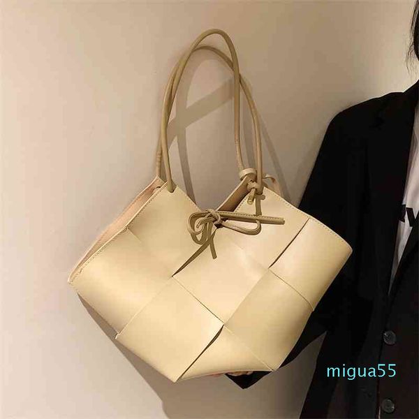 advanced sense woven women's autumn armpit bag versatile large capacity single shoulder tote bag
advanced sense woven women's autumn armpit bag versatile large capacity single shoulder tote bag