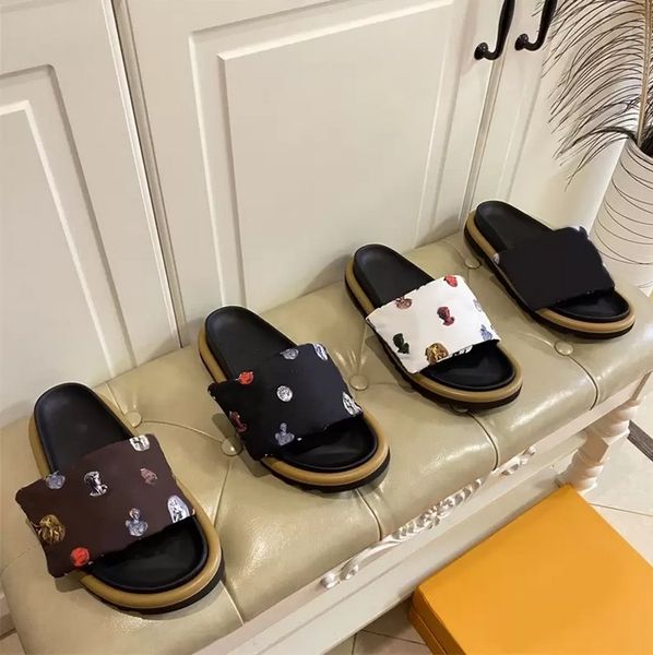 2022 designers women velcro slippers pool pillow comfort smooth calfskin flat letter mules fashionable easy-to-wear rubber bottom width slid, Black
2022 designers women velcro slippers pool pillow comfort smooth calfskin flat letter mules fashionable easy-to-wear rubber bottom width slid, Black