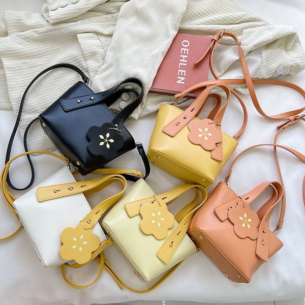2021 childer girl flower handbags cute parent-child floret one shoulder bags kids mobile phone bag women mini wallet f420, Black
2021 childer girl flower handbags cute parent-child floret one shoulder bags kids mobile phone bag women mini wallet f420, Black