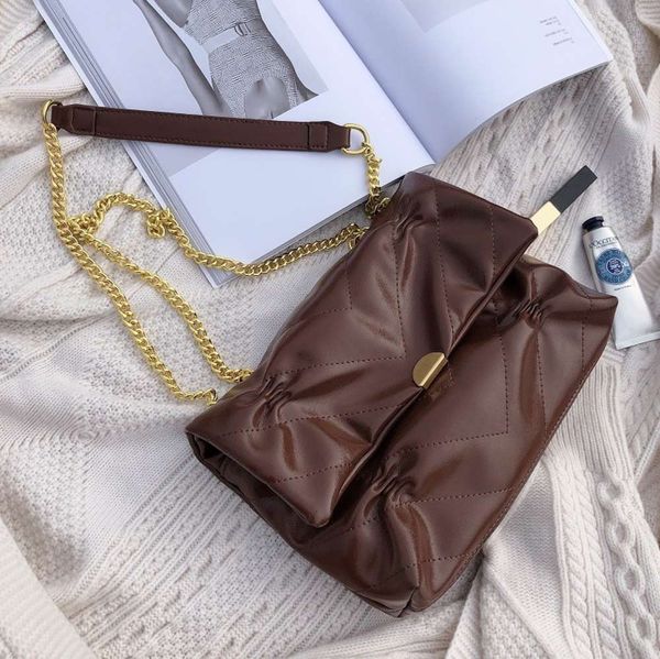 2021 korean single shoulder bag fashion small square simple atmosphere messenger underarm women's
2021 korean single shoulder bag fashion small square simple atmosphere messenger underarm women's