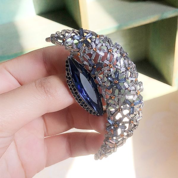 factory wholesale retro fashion ancient crystal moon personalized sweater scarf buckle oversized pin men's and women's coat brooch
factory wholesale retro fashion ancient crystal moon personalized sweater scarf buckle oversized pin men's and women's coat brooch