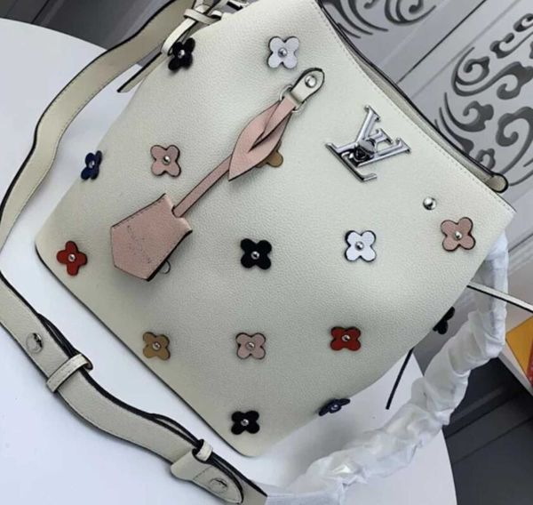 new brand r luxury shoulder m53081 iconic fashion trend totes bucket handbags bag 2020 handles spring bags and summer cross body
new brand r luxury shoulder m53081 iconic fashion trend totes bucket handbags bag 2020 handles spring bags and summer cross body