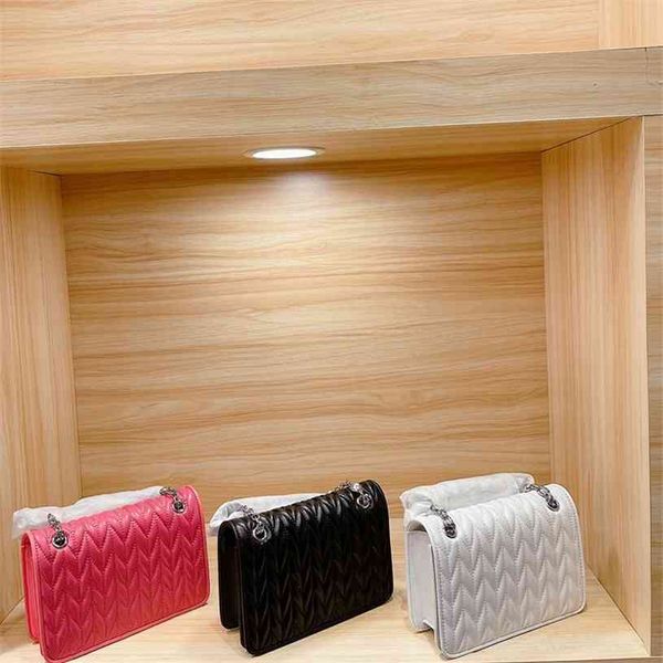 2021 m pure leather single shoulder chain bag baroque and western style elegant temperament three color optional luxuryss designerss yw
2021 m pure leather single shoulder chain bag baroque and western style elegant temperament three color optional luxuryss designerss yw