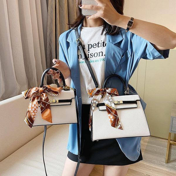 portable women's foreign style color matching kelly autumn and winter 2020 new versatile one shoulder messenger bag
portable women's foreign style color matching kelly autumn and winter 2020 new versatile one shoulder messenger bag