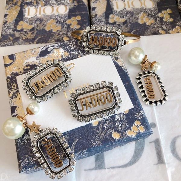 special offer 70% off new letter pearl band drill earring bracelet set high version material hairpin brooch female, Golden;silver
special offer 70% off new letter pearl band drill earring bracelet set high version material hairpin brooch female, Golden;silver