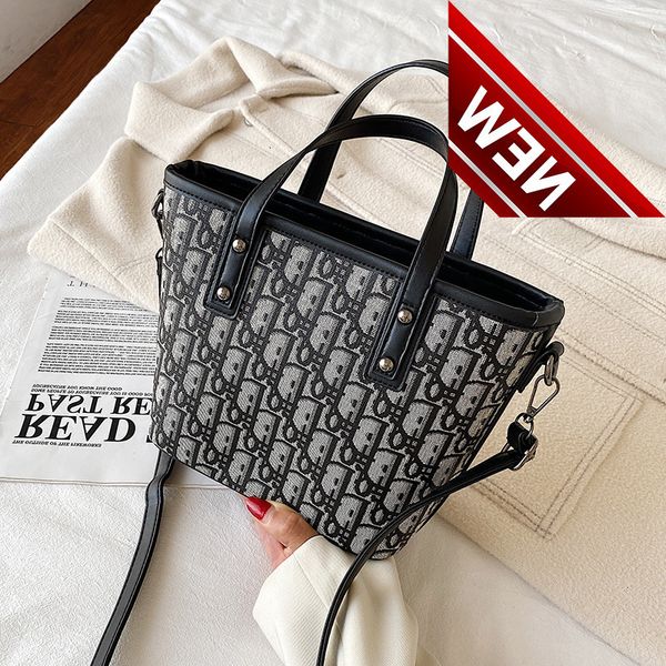 women's small hand messenger wind letter printing woven vegetable basket pu leather surface shaping bucket bag moisture
women's small hand messenger wind letter printing woven vegetable basket pu leather surface shaping bucket bag moisture