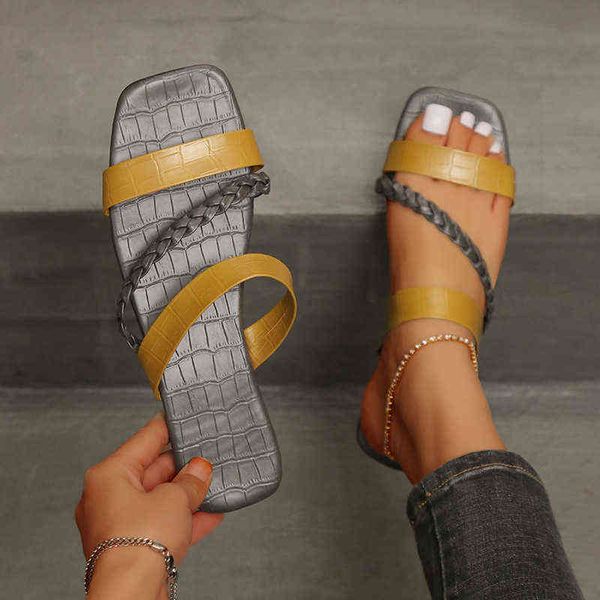 2022 new flat slippers women's large one-sided square head beach slippers women's sandals, Black
2022 new flat slippers women's large one-sided square head beach slippers women's sandals, Black