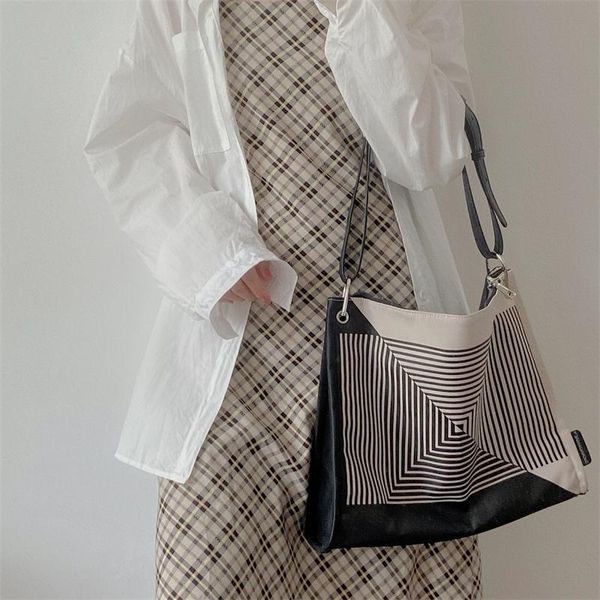 evening bags geometric patttern women large shoulder female simple underarm fashion design ladies clutch purse handbags casual tote
evening bags geometric patttern women large shoulder female simple underarm fashion design ladies clutch purse handbags casual tote