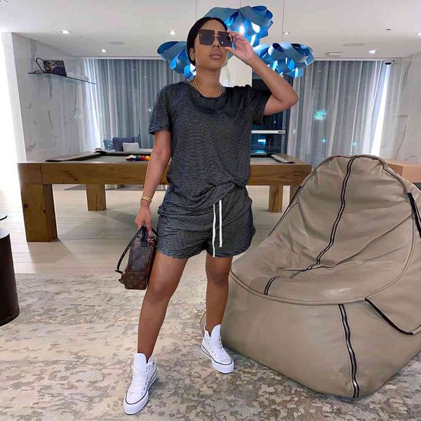 black white striped two piece outfit women's clothing o neck short sleeve t-shirt and loose shorts summer beach tracksuits 210520
black white striped two piece outfit women's clothing o neck short sleeve t-shirt and loose shorts summer beach tracksuits 210520