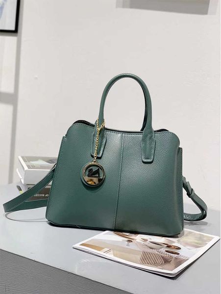 luxury handbags leather 2021 head leather crossbody hand fashion versatile shoulder bag women's 6031
luxury handbags leather 2021 head leather crossbody hand fashion versatile shoulder bag women's 6031