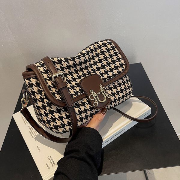 hangbags qianniao lattice wool cloth bag women's 2021 fashion autumn and winter small square single shoulder messenger
hangbags qianniao lattice wool cloth bag women's 2021 fashion autumn and winter small square single shoulder messenger