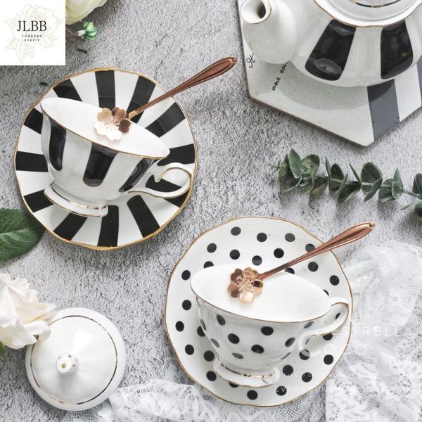 mugs semplice stile retro onda in bianco e nero dot strisce bone china europeo phnom penh tazza di caffe piattino insieme il
mugs semplice stile retro onda in bianco e nero dot strisce bone china europeo phnom penh tazza di caffe piattino insieme il