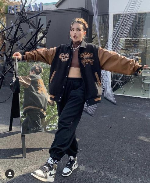 women's jackets 2021 fashion embroidery long-sleeved hip-hop high street bomber jacket retro leather stitching female winter wear, Black;brown
women's jackets 2021 fashion embroidery long-sleeved hip-hop high street bomber jacket retro leather stitching female winter wear, Black;brown