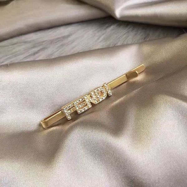 aaa designer jewelry letter bangs hair 2021 brass tube material fashion simple duck bill clip hairpin, Golden;silver
aaa designer jewelry letter bangs hair 2021 brass tube material fashion simple duck bill clip hairpin, Golden;silver