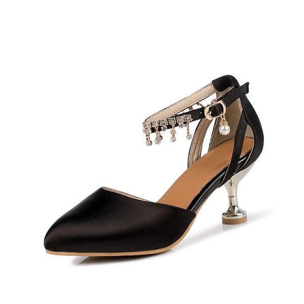 fashion rhinestone pointed female 19 years spring and summer product with cat size code 30-43 hollow sandals, Black
fashion rhinestone pointed female 19 years spring and summer product with cat size code 30-43 hollow sandals, Black