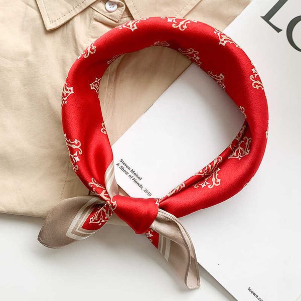 2021 spring and summer decorative foreign style korean small square female pattern fashion mulberry silk scarf, Blue;gray
2021 spring and summer decorative foreign style korean small square female pattern fashion mulberry silk scarf, Blue;gray