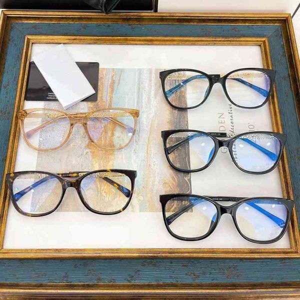2022 factory wholesale xiaoxiang's box hollow out mirror leg flat lens and the same frame glasses can be equipped with myopia, White;black
2022 factory wholesale xiaoxiang's box hollow out mirror leg flat lens and the same frame glasses can be equipped with myopia, White;black