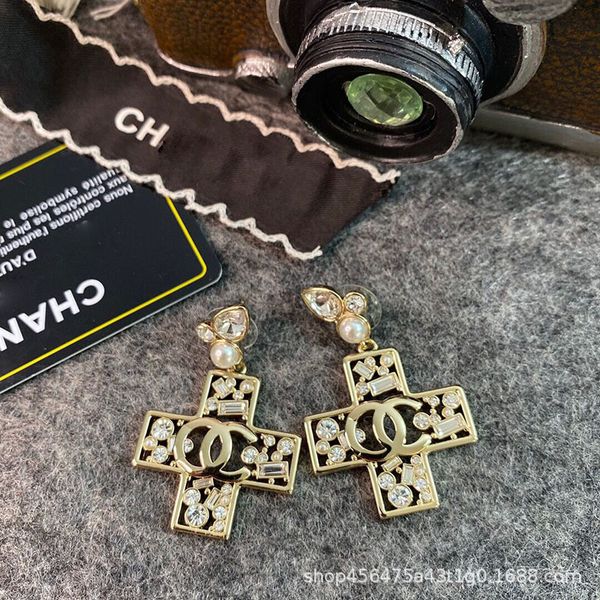 studs earrings 21 xiaoxiangfeng maisui series rhinestone temperament s925 silver medium long fashion versatile female, Golden;silver
studs earrings 21 xiaoxiangfeng maisui series rhinestone temperament s925 silver medium long fashion versatile female, Golden;silver