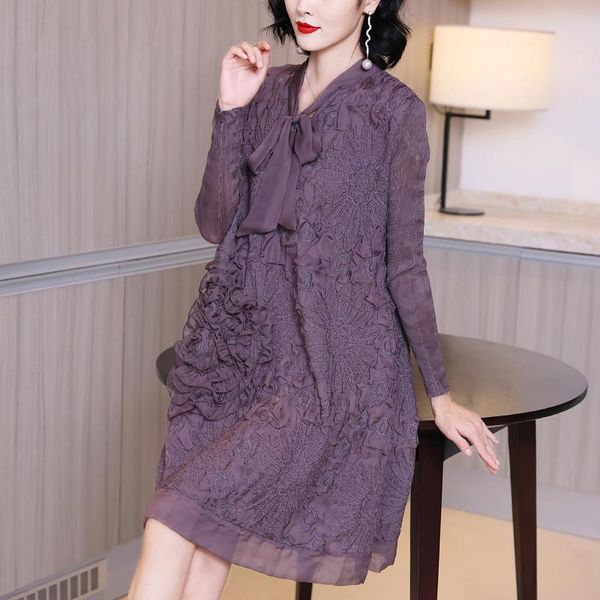 casual dresses black dress plus size 2021 women autumn and winter long sleeve loose fashion embroidered bow v-neck female, Black;gray
casual dresses black dress plus size 2021 women autumn and winter long sleeve loose fashion embroidered bow v-neck female, Black;gray