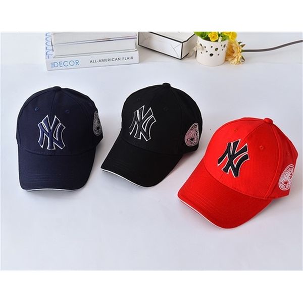 spring and autumn children's korean leisure alphabet embroidered cap for boys girls outdoor sun shading parent child baseball, Blue;gray
spring and autumn children's korean leisure alphabet embroidered cap for boys girls outdoor sun shading parent child baseball, Blue;gray