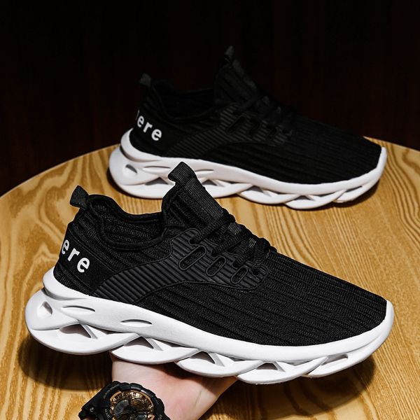 original sports running shoes men's fashion casual outdoor breathable mesh black white blue sneakers trainers
original sports running shoes men's fashion casual outdoor breathable mesh black white blue sneakers trainers