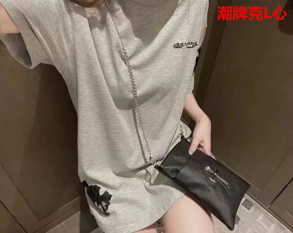 ch fashion brand kelxin 21 summer new women's double cross + leather label splicing short sleeve t-shirt, unisex,, White
ch fashion brand kelxin 21 summer new women's double cross + leather label splicing short sleeve t-shirt, unisex,, White