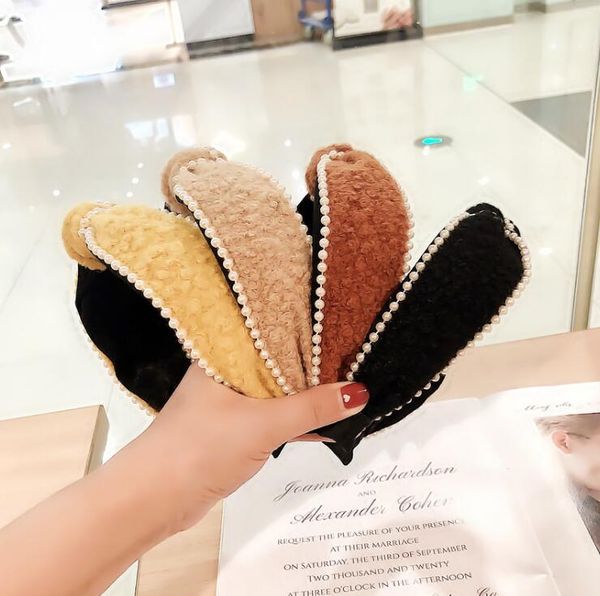 fashion designer autumn winter keep warm headbands high-end womens lambs wool plush hairbands pearl hairhoop women knotting turban headwears, Silver
fashion designer autumn winter keep warm headbands high-end womens lambs wool plush hairbands pearl hairhoop women knotting turban headwears, Silver