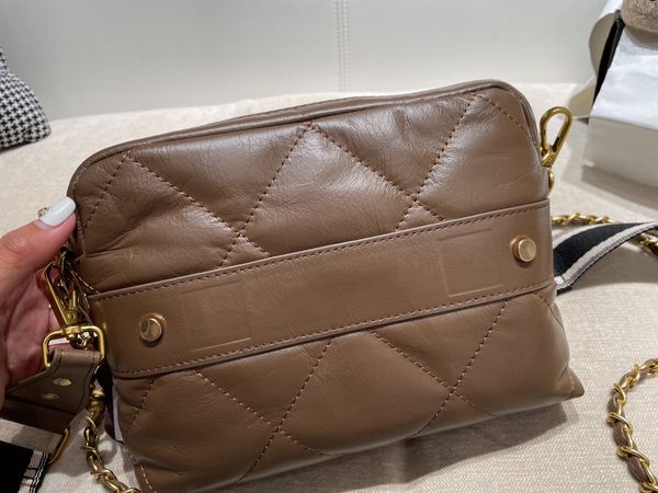 2021 brand luxury leather double shoulder strap camera bag chain bags check handbag messenger bag tote21*16cm
2021 brand luxury leather double shoulder strap camera bag chain bags check handbag messenger bag tote21*16cm