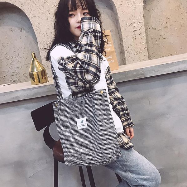 evening bags 2021 canvas women handbag shoulder large capacity simple folding handbags tote shopping bag with pendant book for girl
evening bags 2021 canvas women handbag shoulder large capacity simple folding handbags tote shopping bag with pendant book for girl