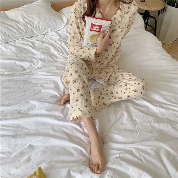 autumn winter crepe cotton two piece set sleepwear women pajamas pants home floral print vintage y106 211109, Black;red
autumn winter crepe cotton two piece set sleepwear women pajamas pants home floral print vintage y106 211109, Black;red