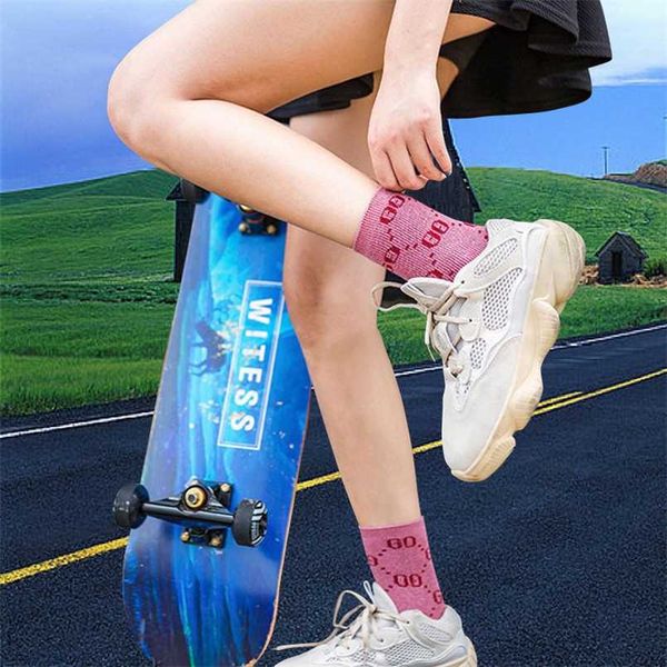 5 pairs pure cotton letters women socks autumn winter product trend gold silver candy color fashion cute sports men ladies socks 211221, Black;white
5 pairs pure cotton letters women socks autumn winter product trend gold silver candy color fashion cute sports men ladies socks 211221, Black;white