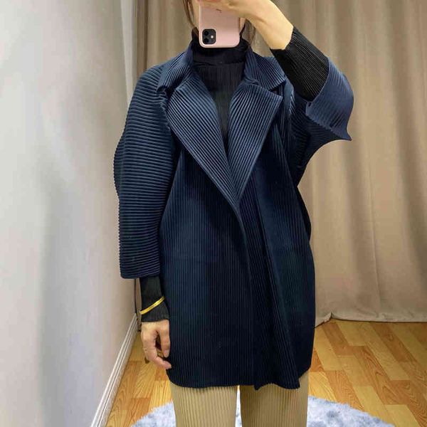 dresses miyake fashionable joker fold three quarter pure color turn-down collar coat, White
dresses miyake fashionable joker fold three quarter pure color turn-down collar coat, White