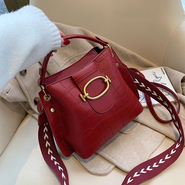european and american brand womens messenger bag new ladies shoulder bag quality pu female handbag party bag business bags girl
european and american brand womens messenger bag new ladies shoulder bag quality pu female handbag party bag business bags girl