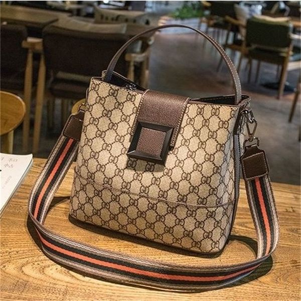 sale 90% off spring and summer new fashion version versatile handbag printed single shoulder messenger bag broadband bucket women's bag
sale 90% off spring and summer new fashion version versatile handbag printed single shoulder messenger bag broadband bucket women's bag