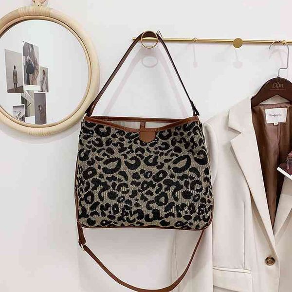 2022 factory wholesale new autumn and winter korean fashion leopard print large capacity messenger tote bag portable single shoulder armpit
2022 factory wholesale new autumn and winter korean fashion leopard print large capacity messenger tote bag portable single shoulder armpit
