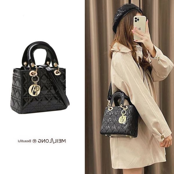 2021 new princess fashion net red versatile messenger bag women's spring and summer atmosphere handbag shoulder
2021 new princess fashion net red versatile messenger bag women's spring and summer atmosphere handbag shoulder