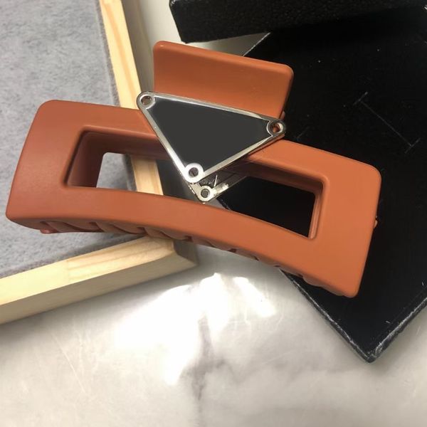 multicolor triangle clamps women girl letter claw clip fashion hair accessories for gift party high quality, Slivery;golden
multicolor triangle clamps women girl letter claw clip fashion hair accessories for gift party high quality, Slivery;golden