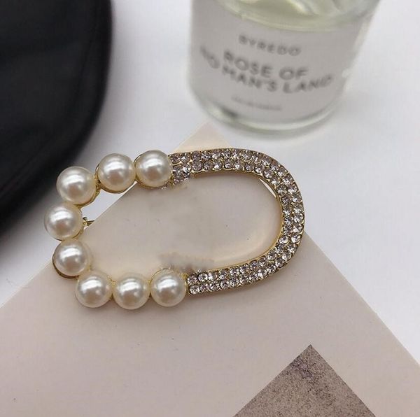 2021 european and american alphabet brooches inlaid with pearls rhinestones temperament fashion age-reducing accessories female high-quality, Gray
2021 european and american alphabet brooches inlaid with pearls rhinestones temperament fashion age-reducing accessories female high-quality, Gray
