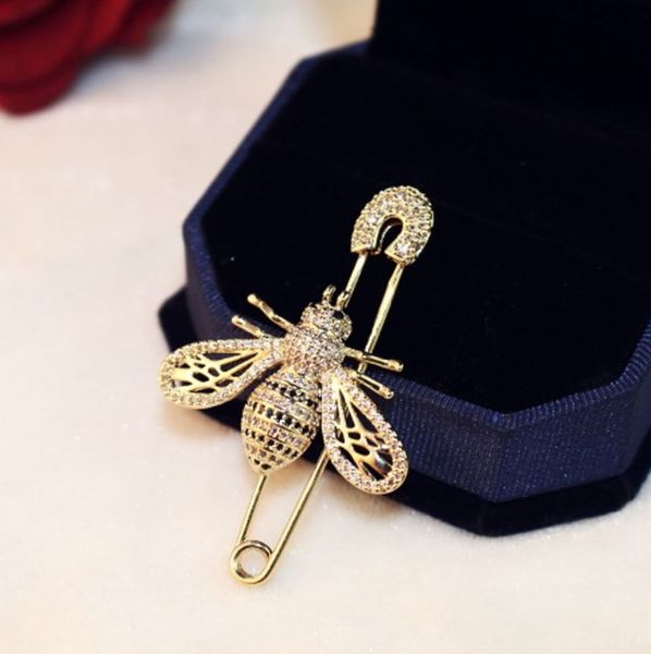 full crystal gold bee brooches for woman shiny hollow bee brooch pin for coat scraf fine jewelry, Gray
full crystal gold bee brooches for woman shiny hollow bee brooch pin for coat scraf fine jewelry, Gray