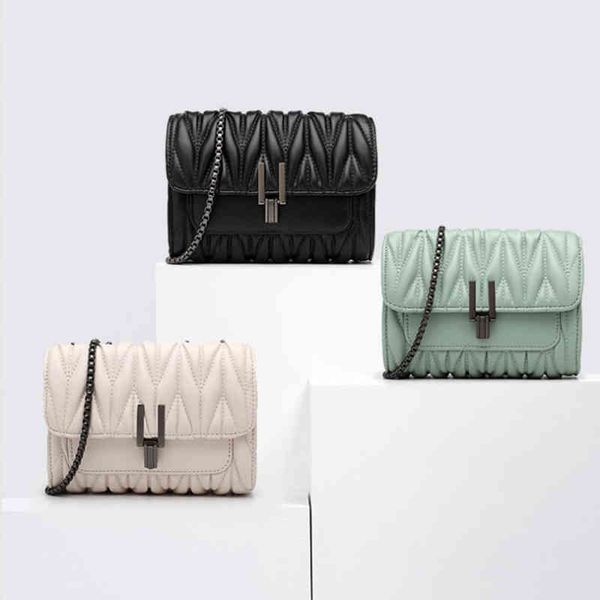 bags handbag hands women's 2021 trendy korean version fashion personality small square chain pleated single shoulder messenger bag, Black;red
bags handbag hands women's 2021 trendy korean version fashion personality small square chain pleated single shoulder messenger bag, Black;red