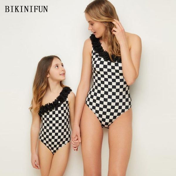 parent child monokini women plaid print beachwear single shoulder swimsuit xl-4xl plus size one piece suit bathing one-piece suits
parent child monokini women plaid print beachwear single shoulder swimsuit xl-4xl plus size one piece suit bathing one-piece suits