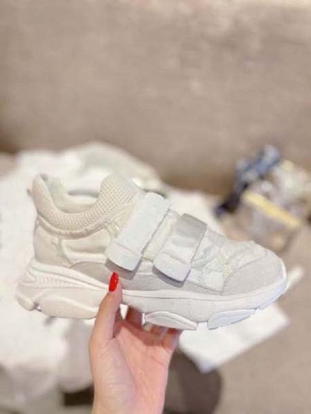 fashionable sneakers black-and-white casual shoes are made of waterproof leather by hand, and the rubber sole ,designer is tailored for wome
fashionable sneakers black-and-white casual shoes are made of waterproof leather by hand, and the rubber sole ,designer is tailored for wome
