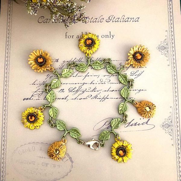 retro bohemian cute enamel sunflower daisy charms bracelet for women child chain wristband jewelry gift charm bracelets, Golden;silver
retro bohemian cute enamel sunflower daisy charms bracelet for women child chain wristband jewelry gift charm bracelets, Golden;silver