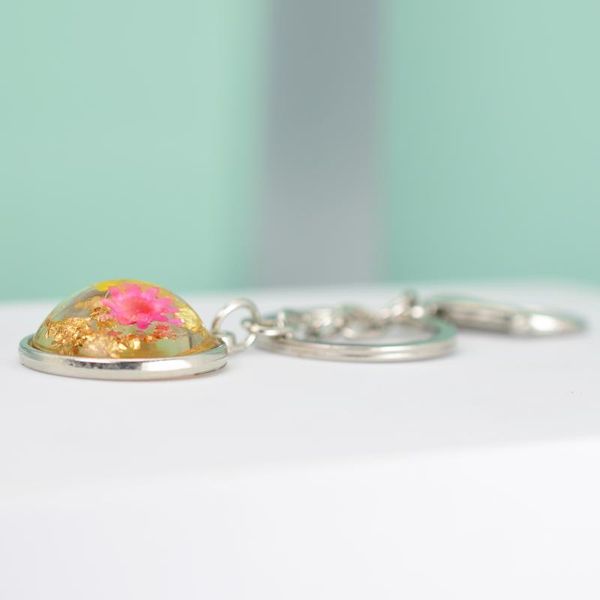 keychains 2021 classical red yellow flowers handmade dried flower round keychain key chain pendants jewelry for women gifts souvenir, Silver
keychains 2021 classical red yellow flowers handmade dried flower round keychain key chain pendants jewelry for women gifts souvenir, Silver