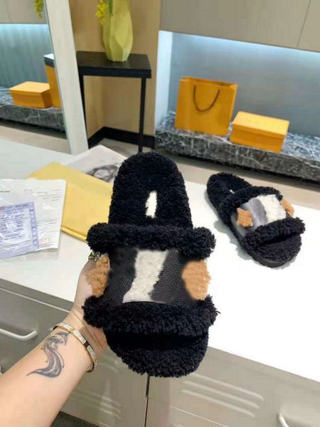 2021 autumn and win new fur slippers temperament female winter lovers home casual slipper cowhide fabric high-end quality 35-39, Black
2021 autumn and win new fur slippers temperament female winter lovers home casual slipper cowhide fabric high-end quality 35-39, Black