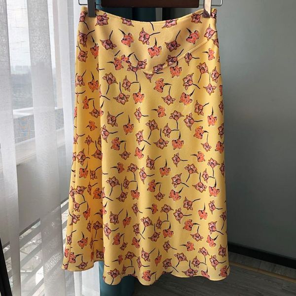 100%polyester women's mid-calf skirt yellow fresh floral print lady skirts 2021 summer, Black
100%polyester women's mid-calf skirt yellow fresh floral print lady skirts 2021 summer, Black
