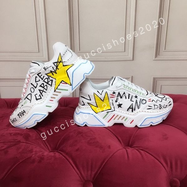 2021 designer sneakers luxury couple sneakers hand-polished and used old sports shoes series sports shoes bottom, Black;red
2021 designer sneakers luxury couple sneakers hand-polished and used old sports shoes series sports shoes bottom, Black;red