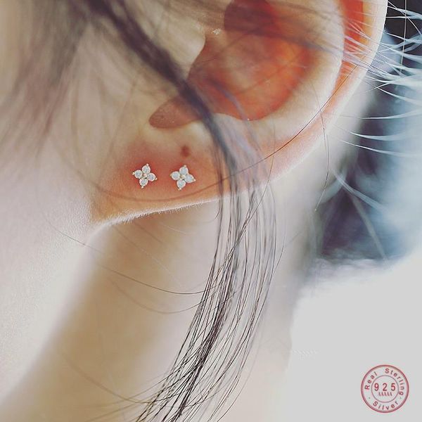 sterling silver simple pavé crystal flower stud earrings for women classic temperament girlfriend jewelry gift, Golden;silver
sterling silver simple pavé crystal flower stud earrings for women classic temperament girlfriend jewelry gift, Golden;silver