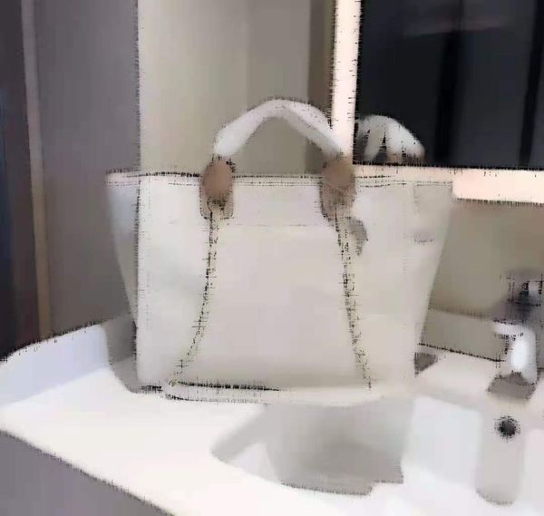 high end women men luxury leather canvass sshoulder bag fashion pearl pure color designer metal french lazy vacation summer beach shopping t
high end women men luxury leather canvass sshoulder bag fashion pearl pure color designer metal french lazy vacation summer beach shopping t