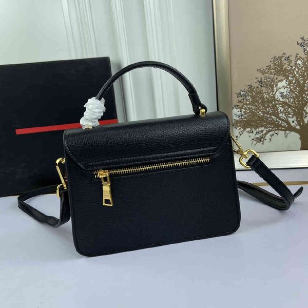 70% off design hand men and women black leather envelope shoulder messenger bag 2au4
70% off design hand men and women black leather envelope shoulder messenger bag 2au4
